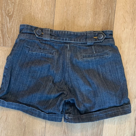 Mid waste button shorts. - Picture 2 of 2